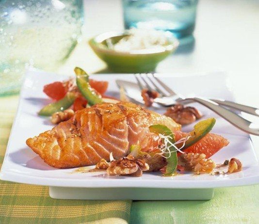 Salmón a la parrilla con pomelo rosa salmon a la parrilla con pomelo rosa y nueces