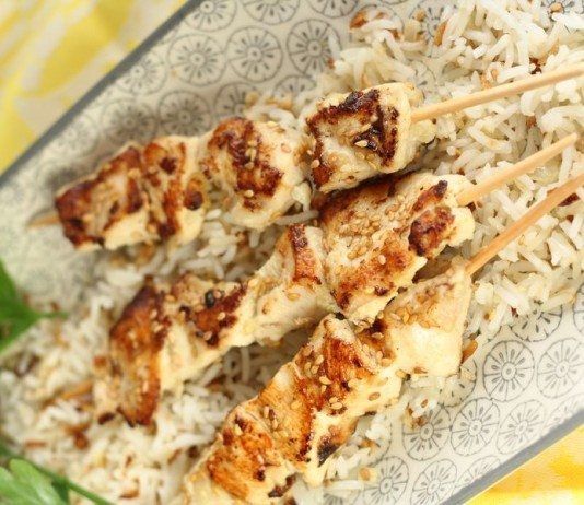 Brochetas de pavo marinadas con tahini y curry Brocheta Tahini