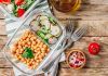 Tupper saludable con garbanzos y ensalada